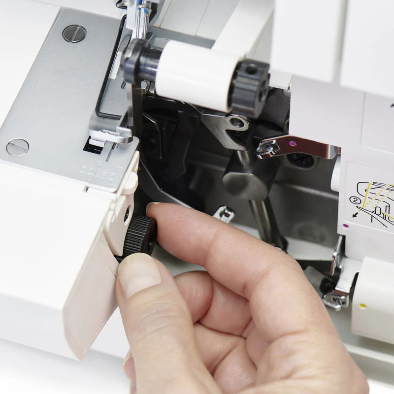 SINGER® SE017 Elite Serger